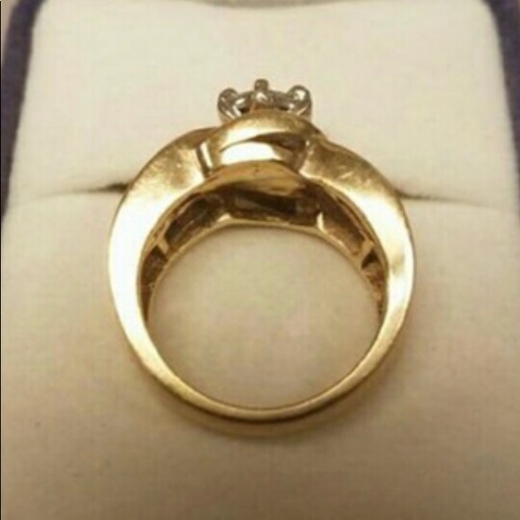 14kt diamond wedding ring size 5 can be resized - Picture 4 of 7